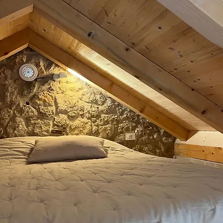 Stonehouse Zrmanja 아파트 *