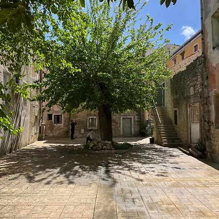 Stonehouse Zrmanja 아파트 *
