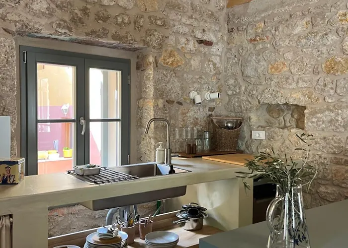Stonehouse Zrmanja * אוברובץ