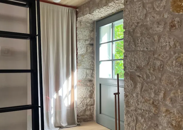 Stonehouse Zrmanja אוברובץ