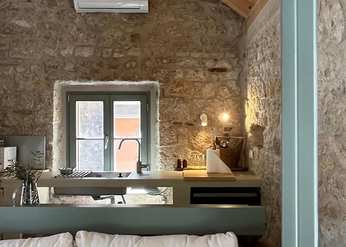 Stonehouse Zrmanja * אוברובץ