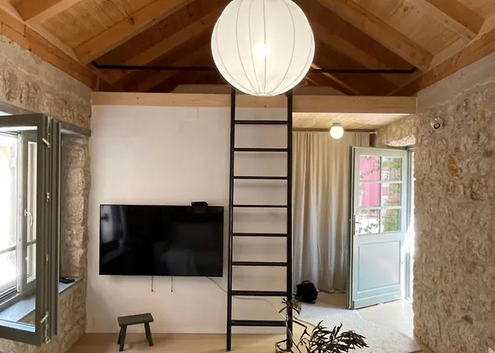 Stonehouse Zrmanja דירה *