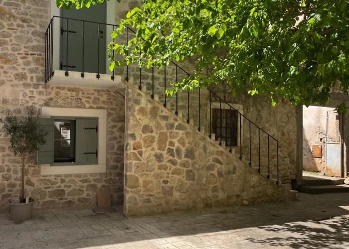 Stonehouse Zrmanja דירה *
