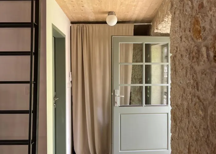 Stonehouse Zrmanja אוברובץ