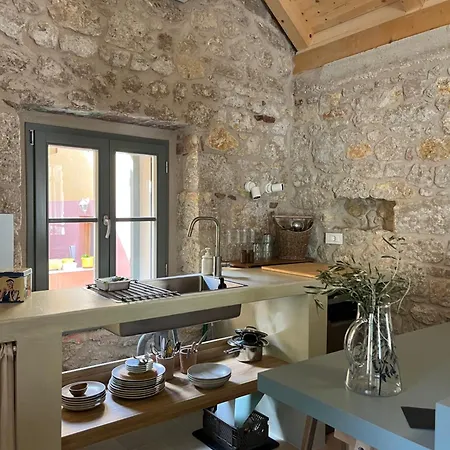 Stonehouse Zrmanja * Obrovac