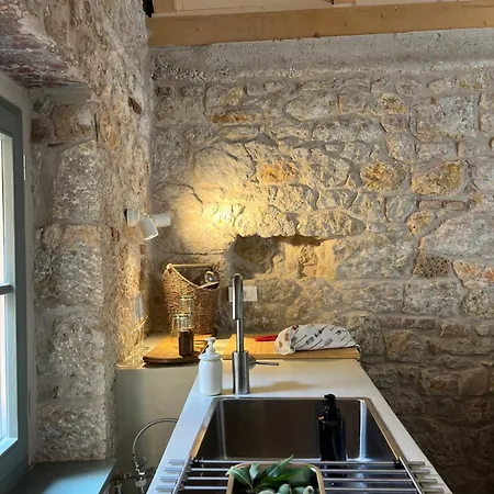 Stonehouse Zrmanja * オブロヴァツ